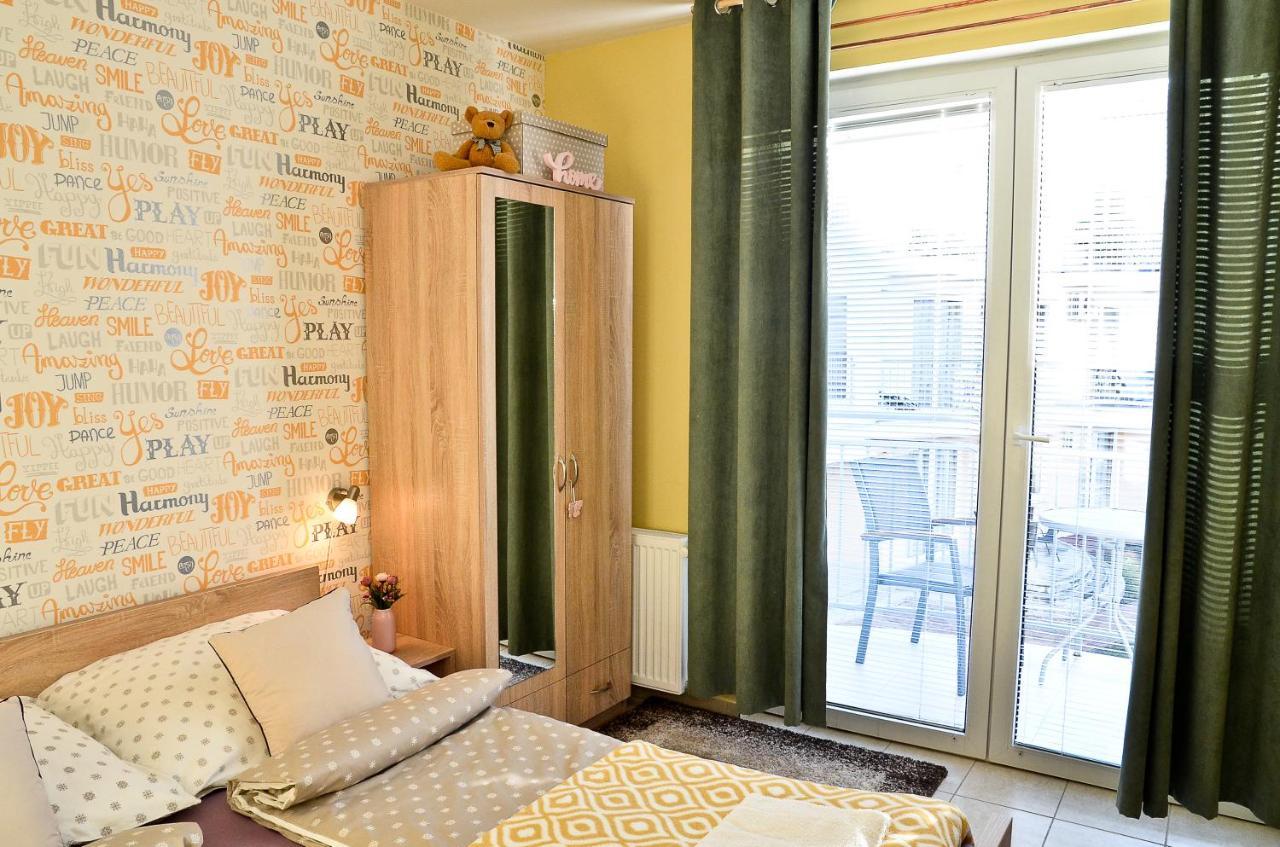 Happy Apartman Hajdúszoboszló Esterno foto