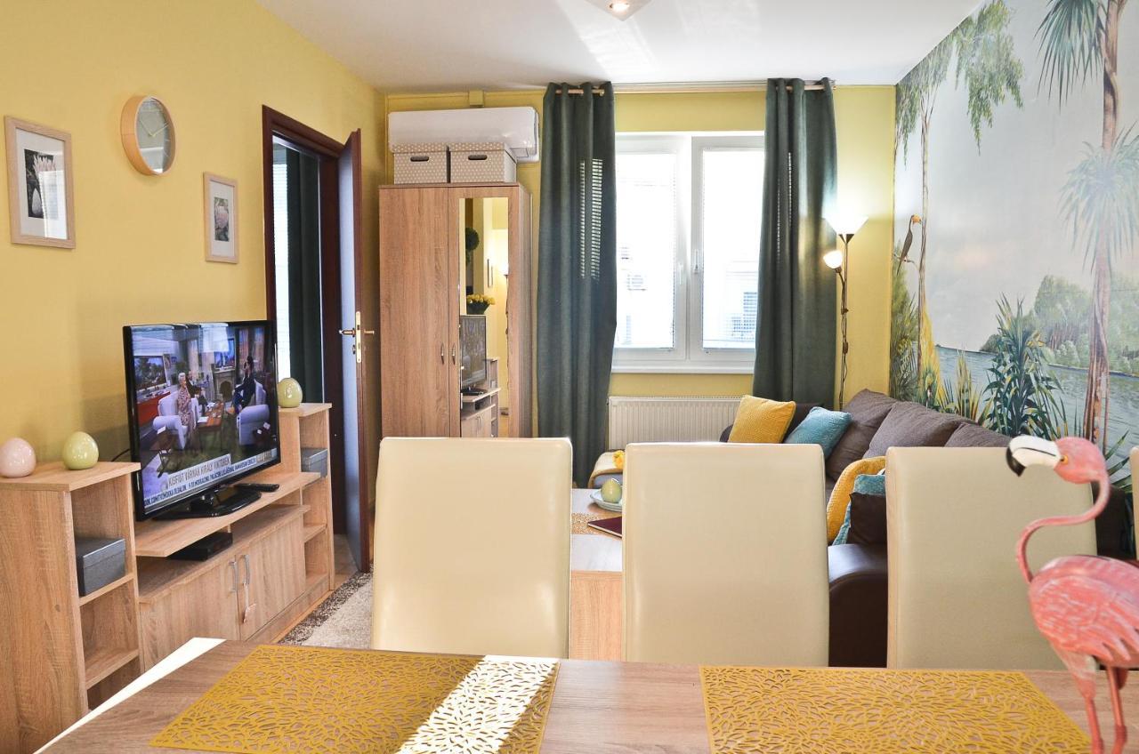 Happy Apartman Hajdúszoboszló Esterno foto