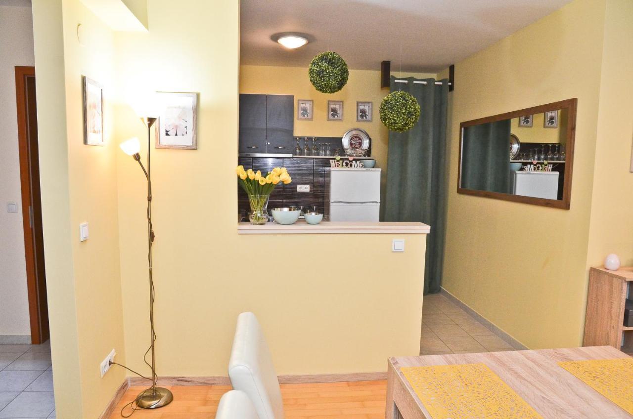 Happy Apartman Hajdúszoboszló Esterno foto